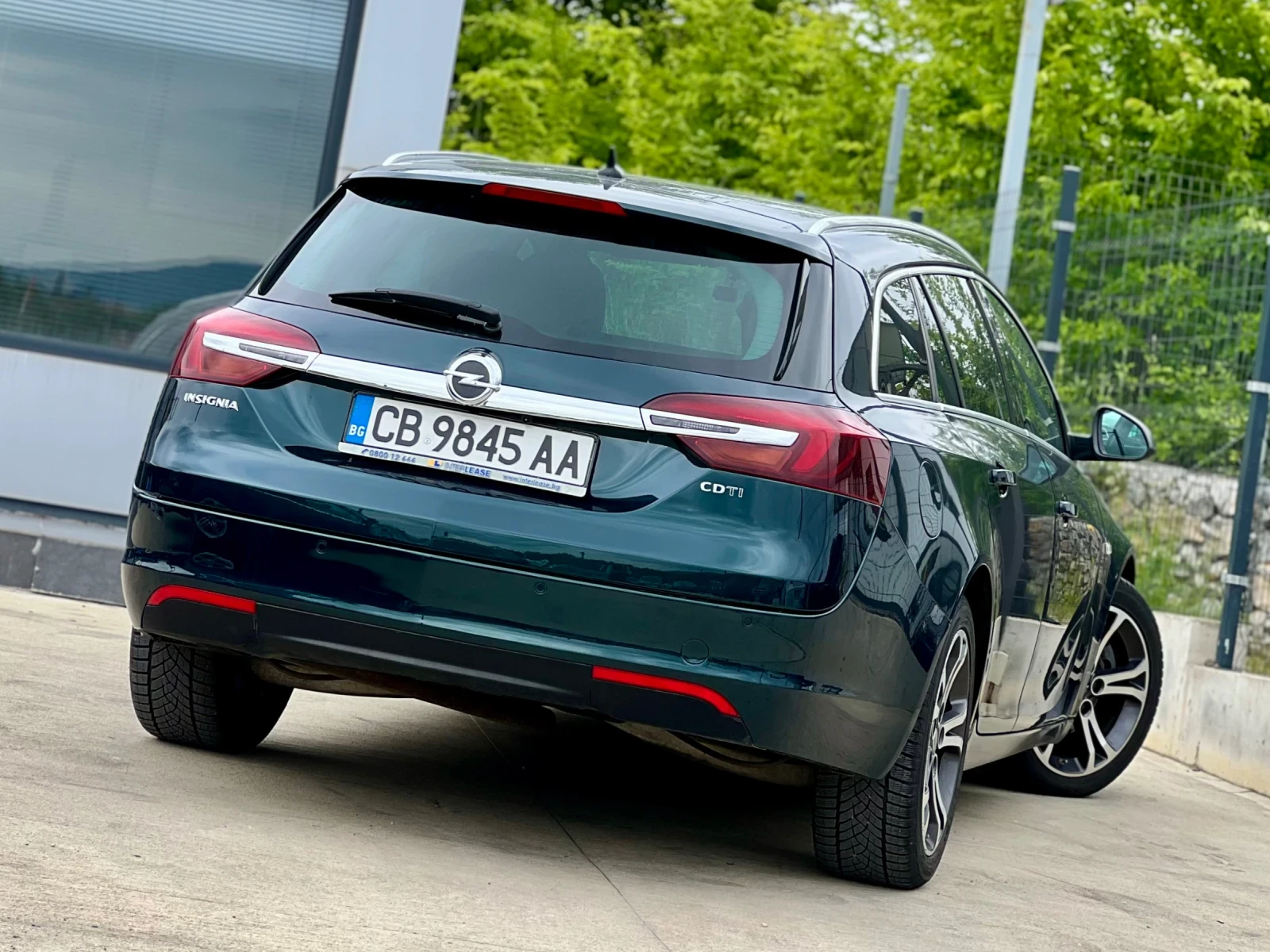 Opel Insignia СЕРВИЗНА ИСТОРИЯ / ОБСЛУЖЕН / ЗИМНИ И ЛЕТНИ ГУМИ - изображение 5