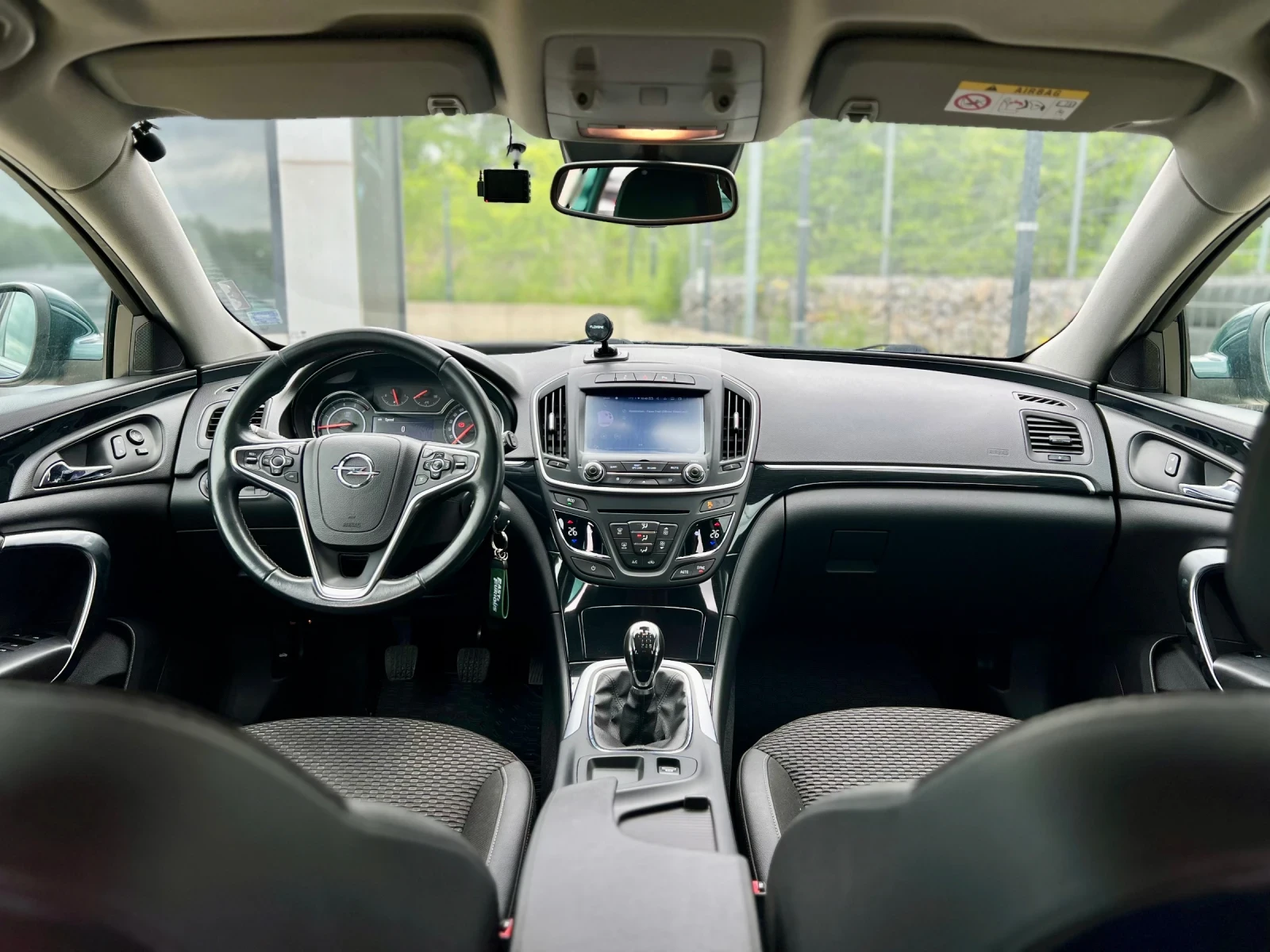 Opel Insignia СЕРВИЗНА ИСТОРИЯ / ОБСЛУЖЕН / ЗИМНИ И ЛЕТНИ ГУМИ - изображение 7