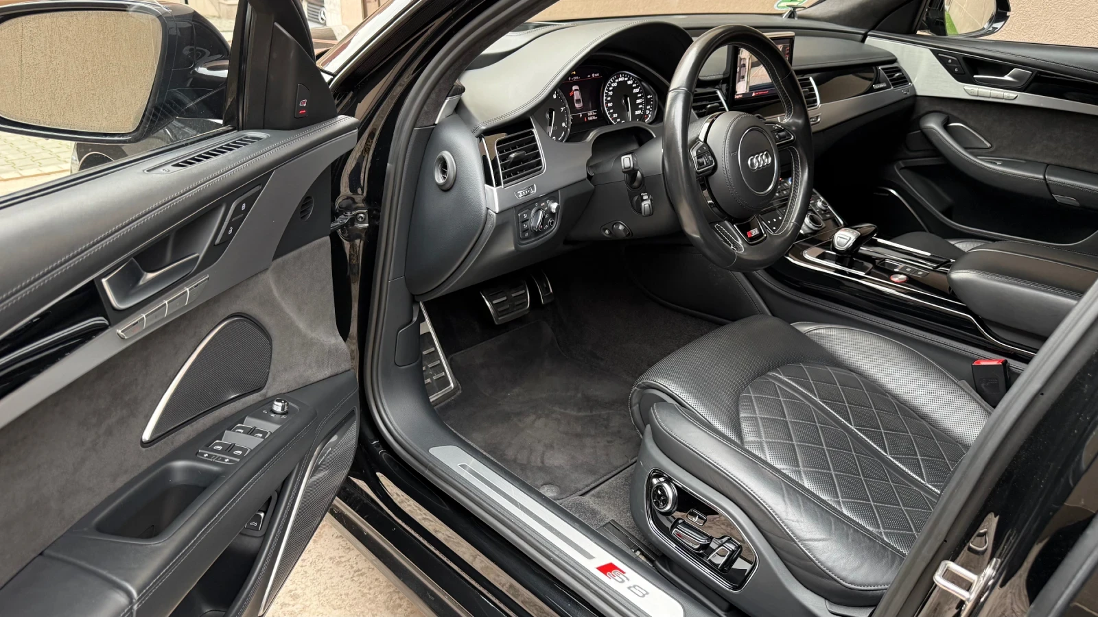 Audi S8 Plus - изображение 7