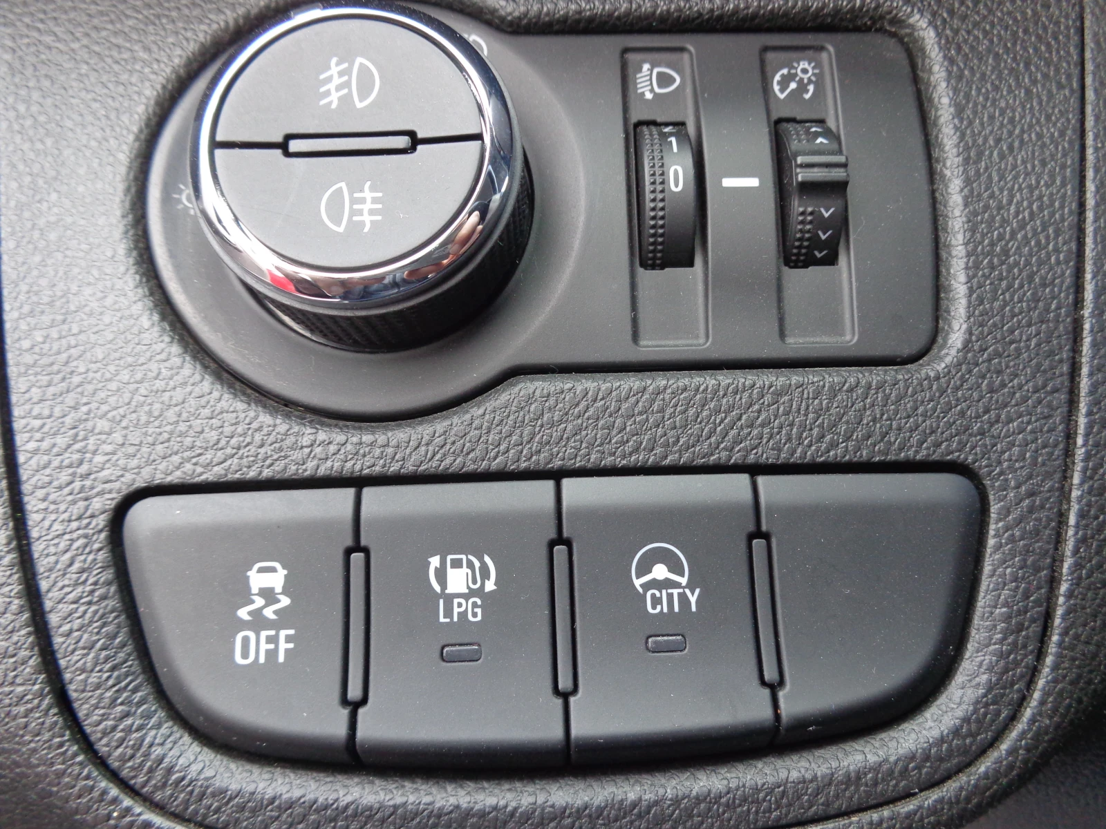 Opel Karl ROCKS 1.0 LPG, снимка 17 - Автомобили и джипове - 53864604