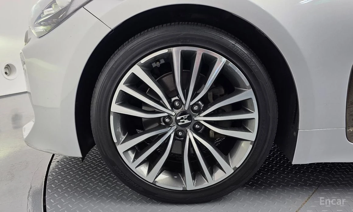 Kia Stinger PLATINUM* ПОДГРЕВ* ОБДУХВАНЕ* КАМЕРА* ШИБИДАХ, снимка 4 - Автомобили и джипове - 53874563