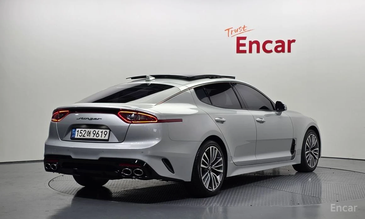 Kia Stinger PLATINUM* ПОДГРЕВ* ОБДУХВАНЕ* КАМЕРА* ШИБИДАХ, снимка 3 - Автомобили и джипове - 53874563