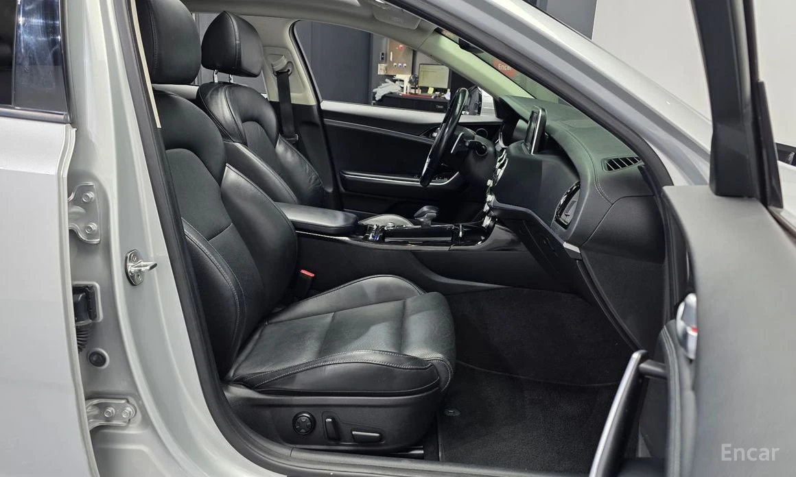 Kia Stinger PLATINUM* ПОДГРЕВ* ОБДУХВАНЕ* КАМЕРА* ШИБИДАХ, снимка 8 - Автомобили и джипове - 53874563