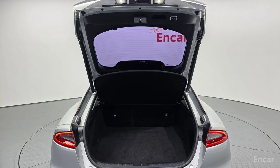 Kia Stinger PLATINUM* ПОДГРЕВ* ОБДУХВАНЕ* КАМЕРА* ШИБИДАХ, снимка 5 - Автомобили и джипове - 53874563