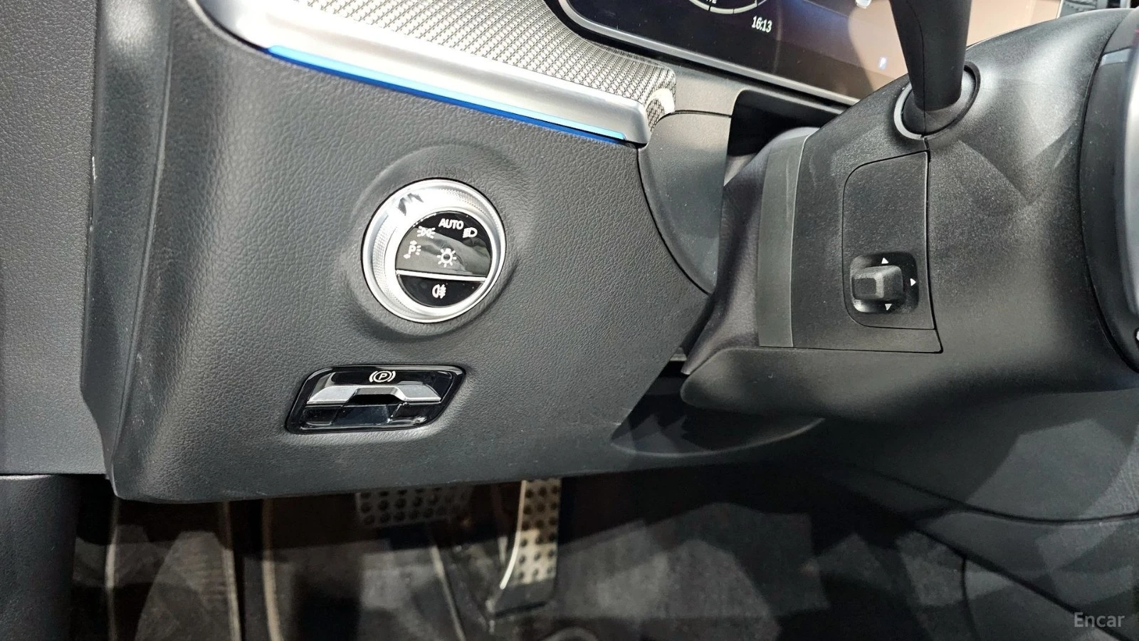 Mercedes-Benz C 300 4MATIC/AMG-LINE/FULL-ASSISTS/BURMESTER/SUNROOF, снимка 12 - Автомобили и джипове - 55614952