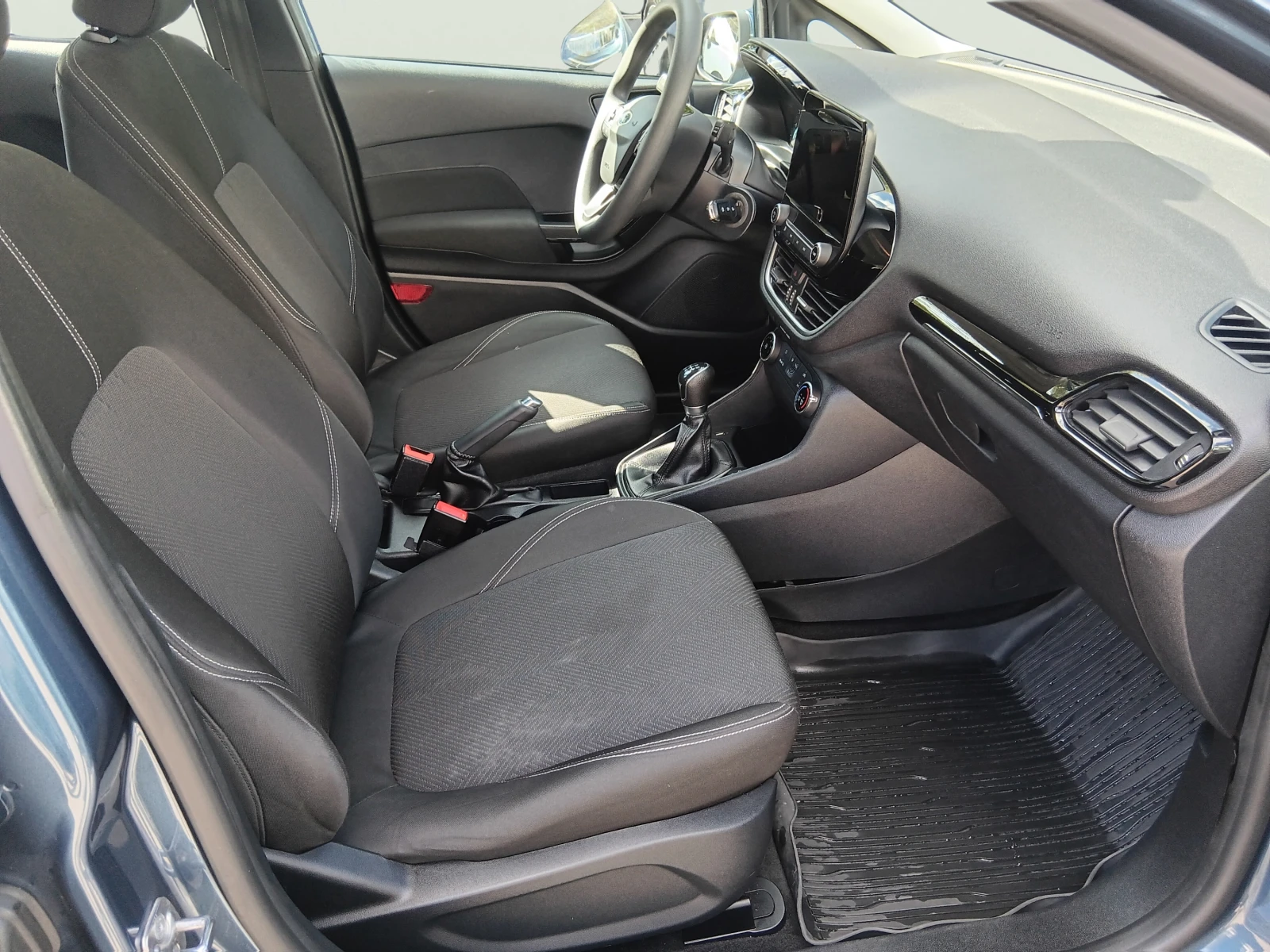 Ford Fiesta 1.1 Duratec, снимка 13 - Автомобили и джипове - 56319095