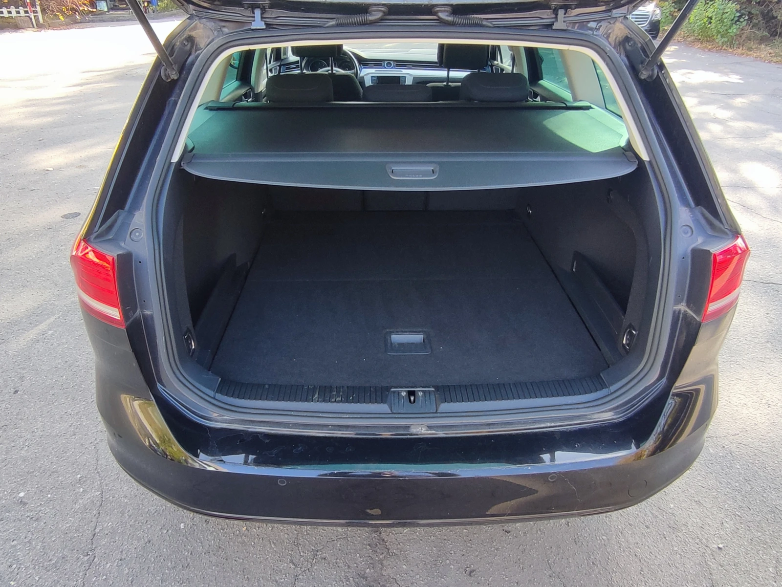 VW Passat 2.0TDI-150kc-6ck-EXECUTIVE-HIGHLINE-BMT, снимка 12 - Автомобили и джипове - 56604311