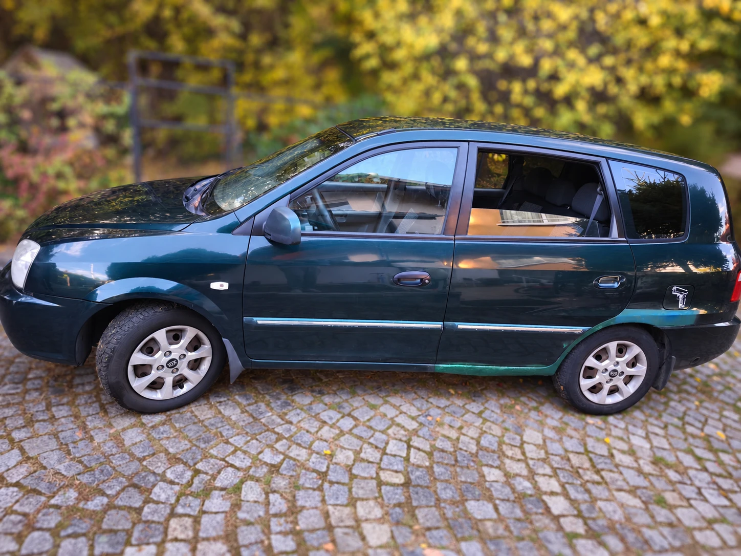 Kia Carens 1.8, снимка 2 - Автомобили и джипове - 56627834