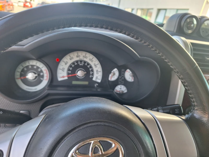Toyota Fj cruiser 4.0 i V6 Automatic, LPG, снимка 12 - Автомобили и джипове - 52553217