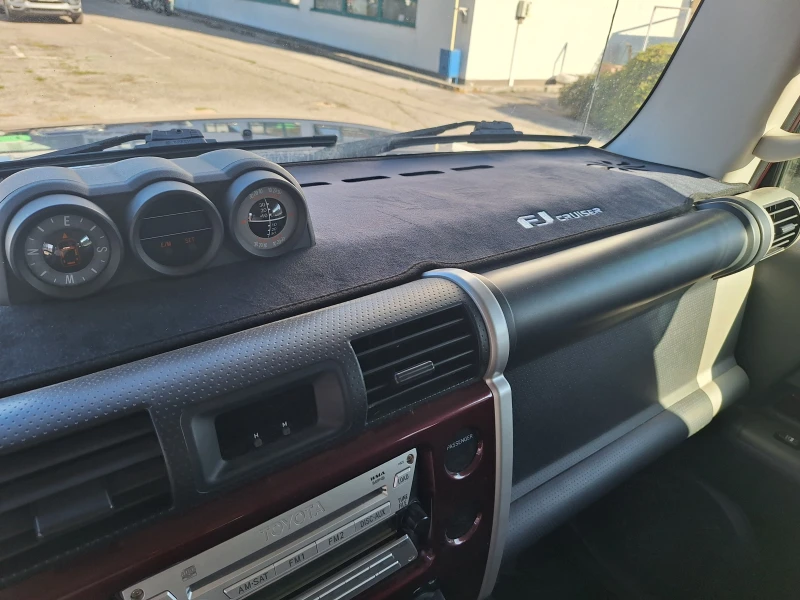 Toyota Fj cruiser 4.0 i V6 Automatic, LPG, снимка 10 - Автомобили и джипове - 52553217