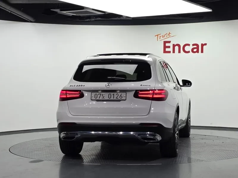 Mercedes-Benz GLC 220 D 4Matic, снимка 4 - Автомобили и джипове - 55799723