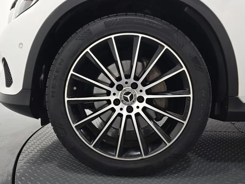 Mercedes-Benz GLC 220 D 4Matic, снимка 5 - Автомобили и джипове - 55799723