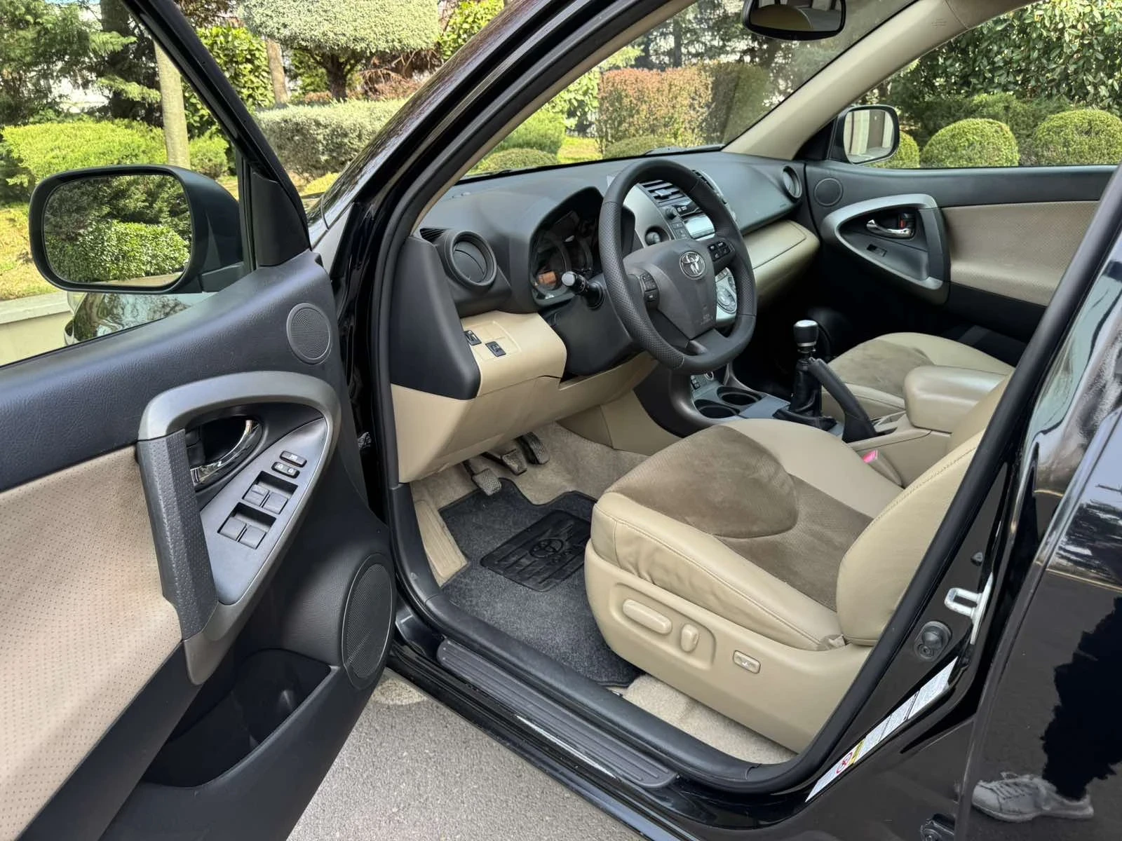 Toyota Rav4 2.2 D-4D 4X4, КАТО НОВА ! - изображение 6