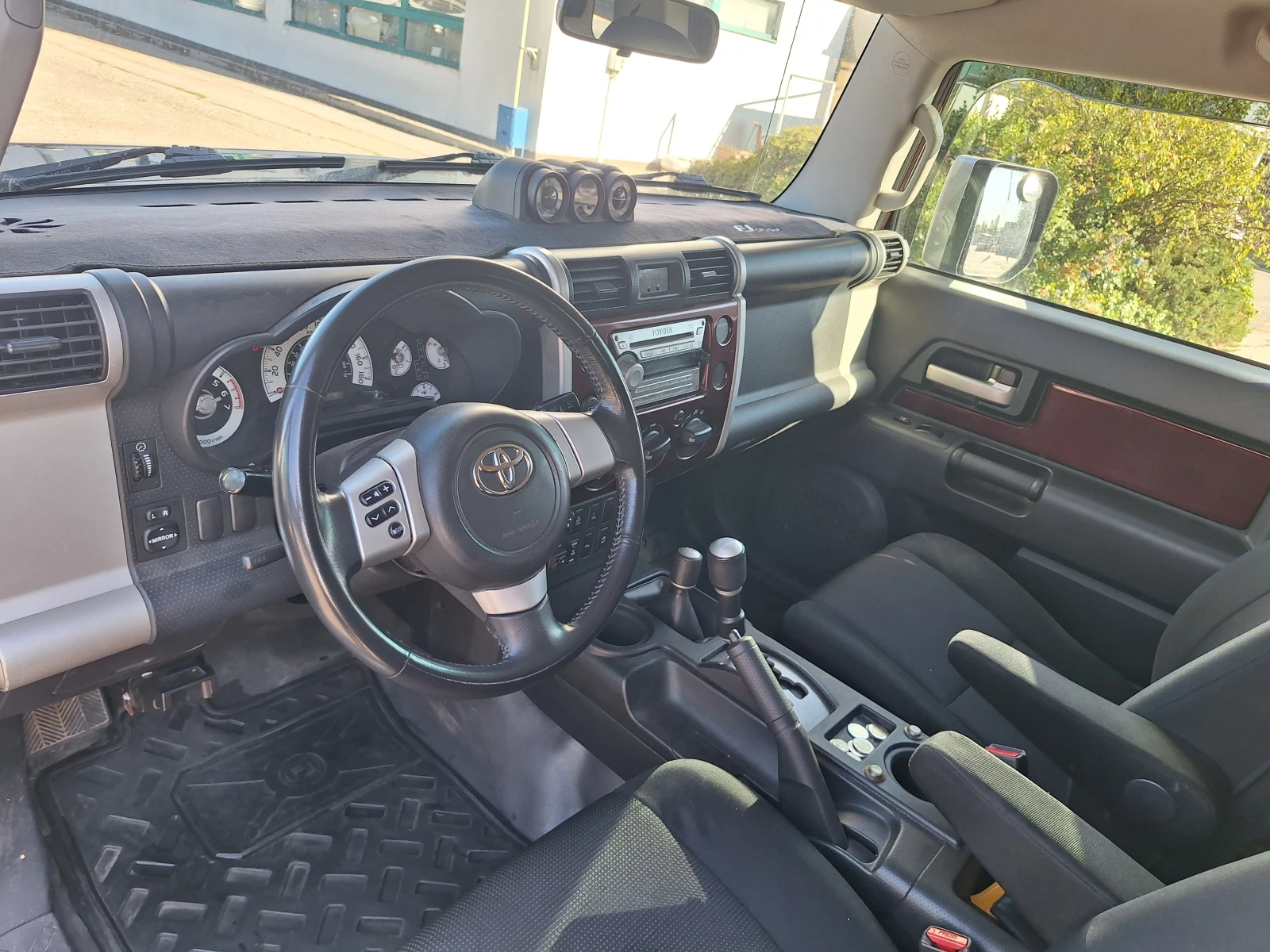 Toyota Fj cruiser 4.0 i V6 Automatic, LPG - изображение 9