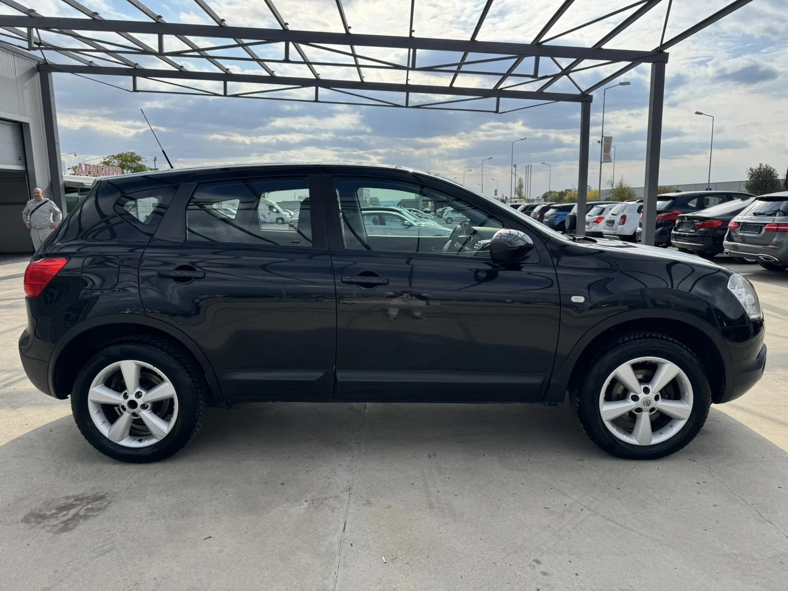 Nissan Qashqai 1.6* 115ps* GAS* КЛИМАТРОНИК, снимка 6 - Автомобили и джипове - 53735909