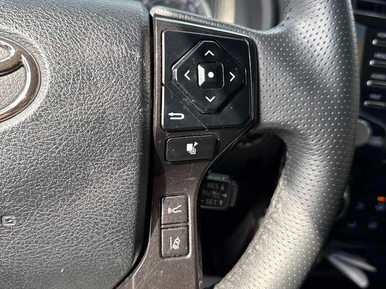 Toyota 4runner SR5 PREMIUM/ШИБИДАХ/ЛИЦЕНЗИРАН ПРОДАВАЧ, снимка 10 - Автомобили и джипове - 54109792