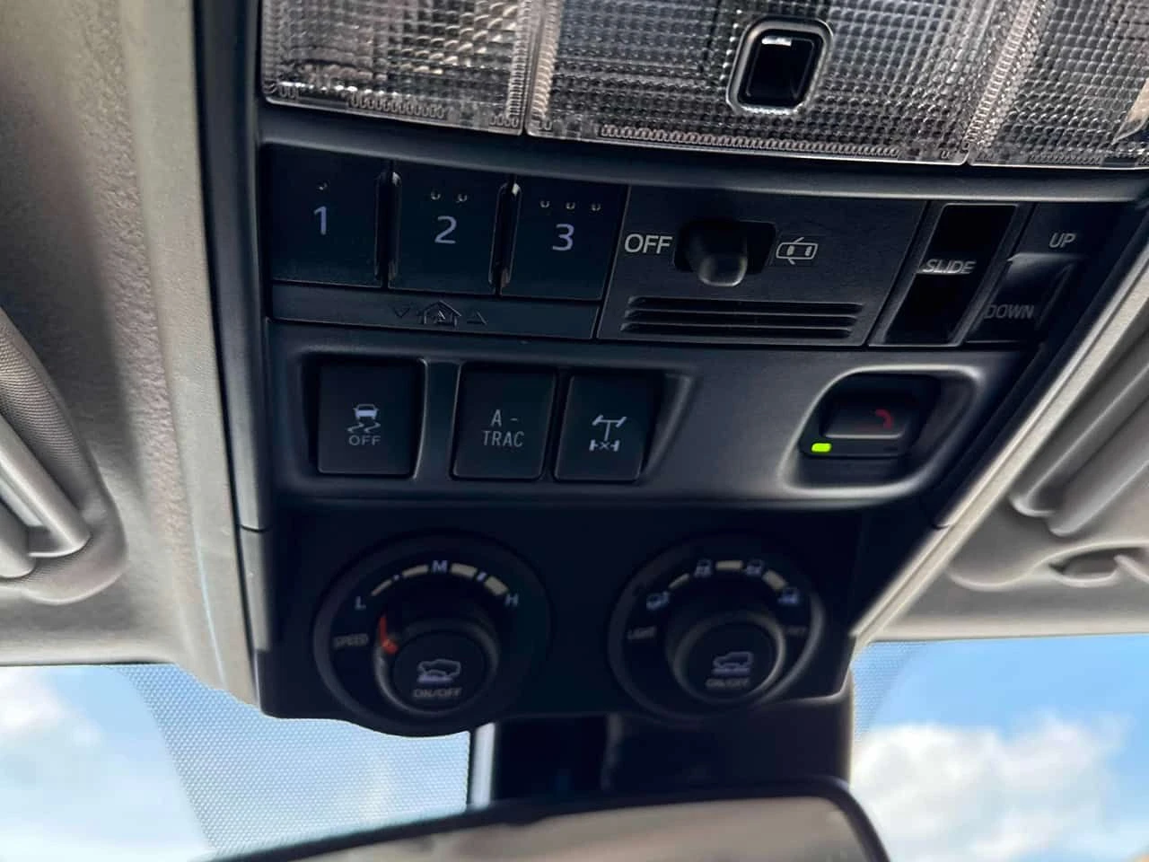 Toyota 4runner SR5 PREMIUM/ШИБИДАХ/ЛИЦЕНЗИРАН ПРОДАВАЧ, снимка 17 - Автомобили и джипове - 54109792