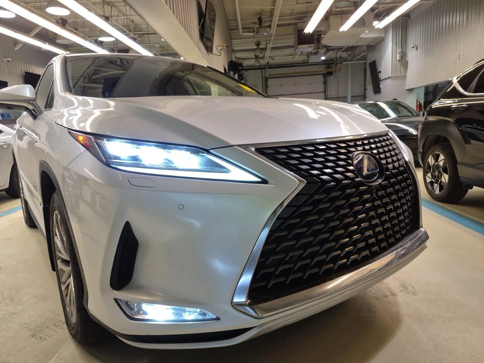 Lexus RX 450h LONG * 6 МЕСТА * СЕРВИЗНА ИСТОРИЯ * , снимка 2 - Автомобили и джипове - 54230305