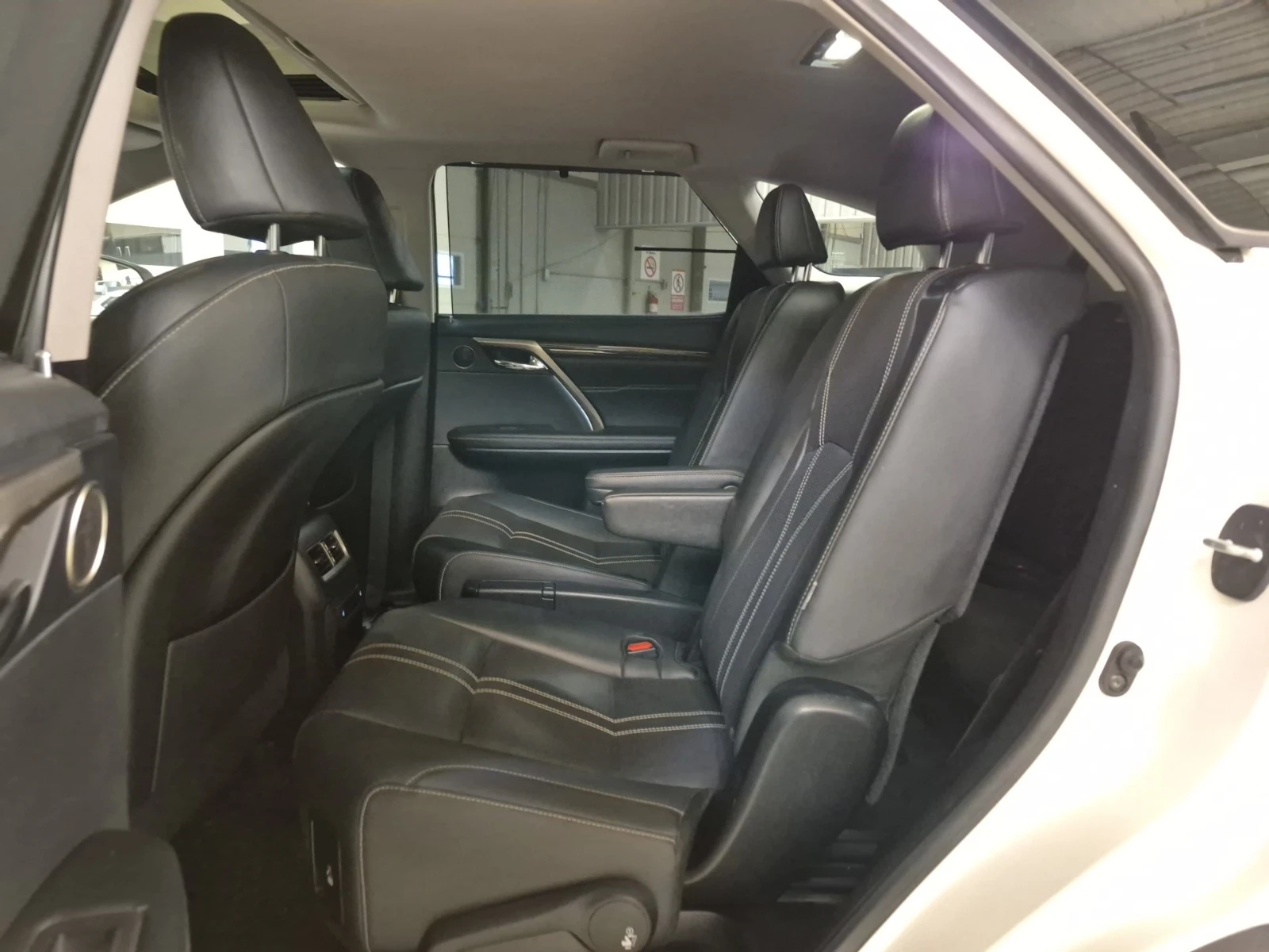 Lexus RX 450h LONG * 6 МЕСТА * СЕРВИЗНА ИСТОРИЯ * , снимка 8 - Автомобили и джипове - 54230305