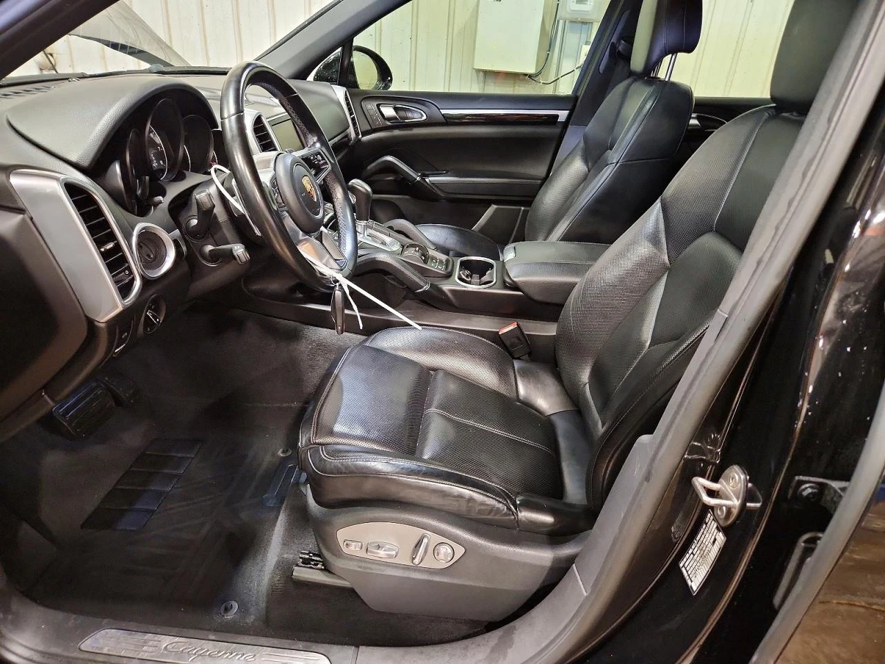 Porsche Cayenne !PREMIUM SPORT! !!ПОДГРЕВИ! !КАМЕРИ!, снимка 7 - Автомобили и джипове - 54965619