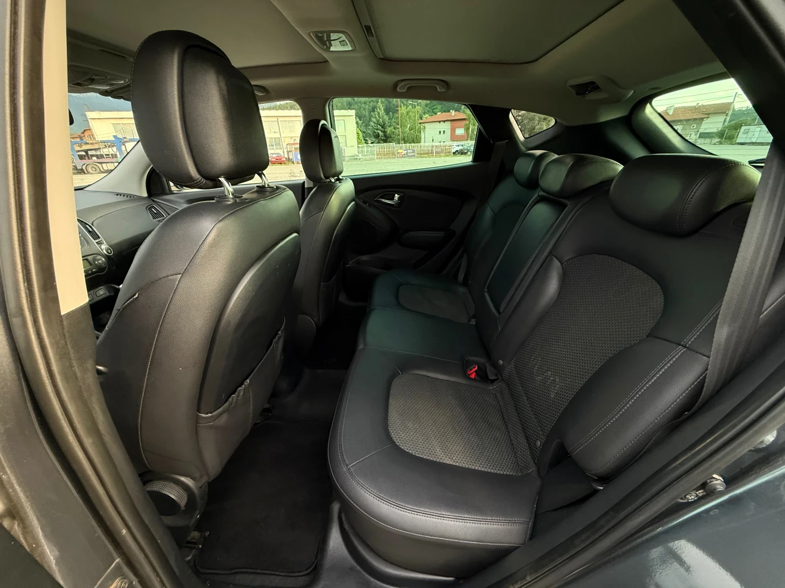 Hyundai IX35 2.0CRDi, снимка 9 - Автомобили и джипове - 55144943