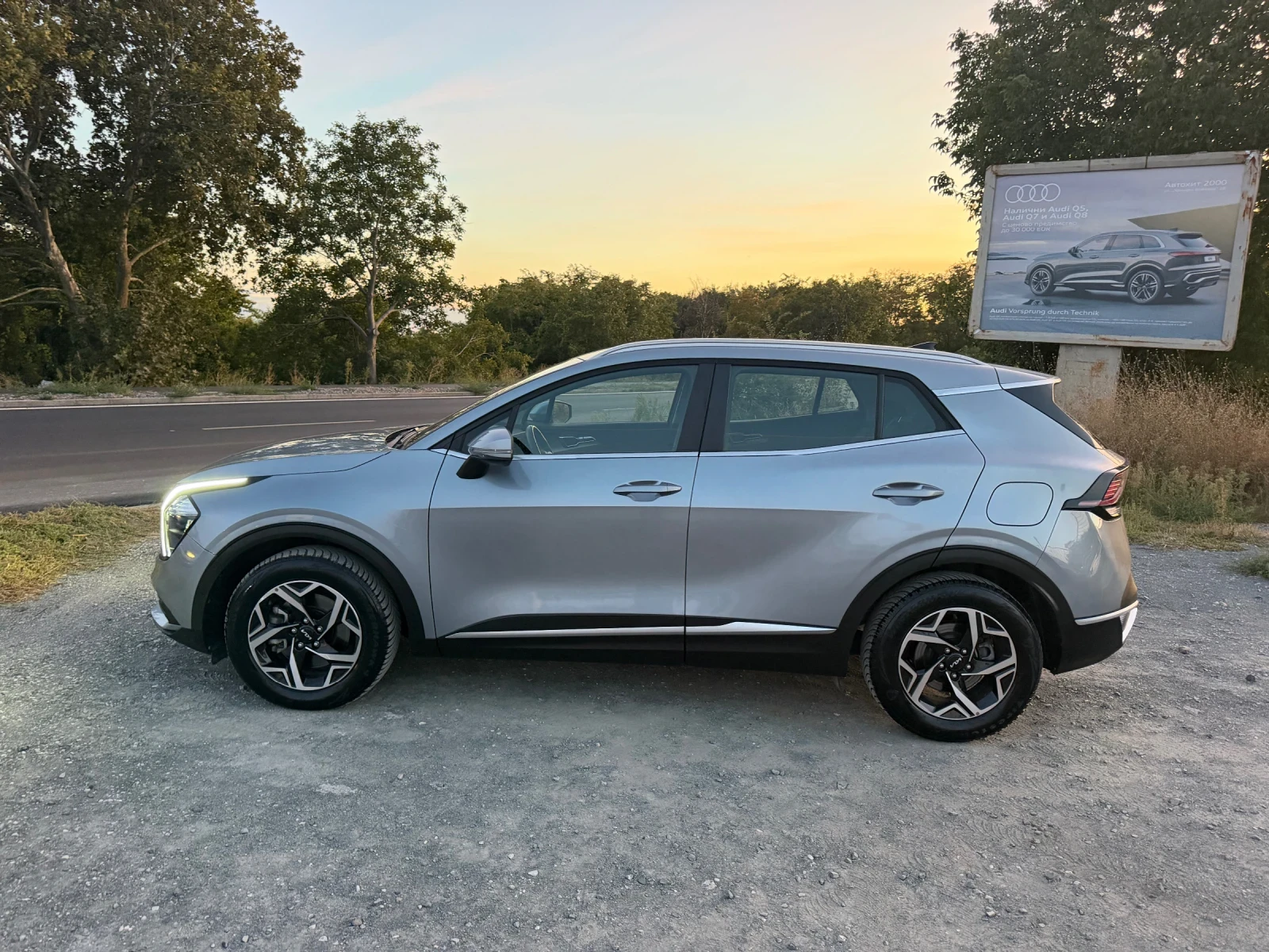 Kia Sportage 1.6 БЕНЗИН / АВТОМАТИК / ЕВРО6 / YOUTUBE / WAZE , снимка 8 - Автомобили и джипове - 56331988