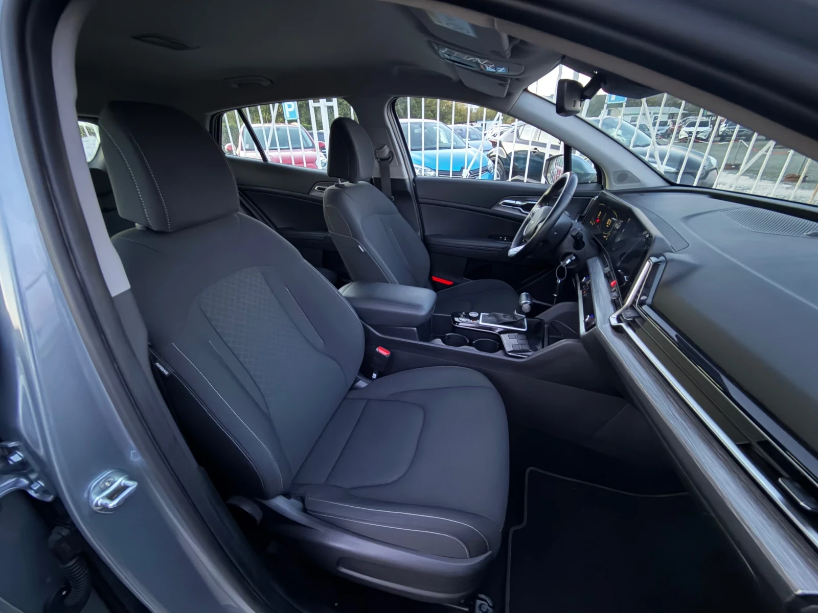 Kia Sportage 1.6 БЕНЗИН / АВТОМАТИК / ЕВРО6 / YOUTUBE / WAZE , снимка 12 - Автомобили и джипове - 56331988