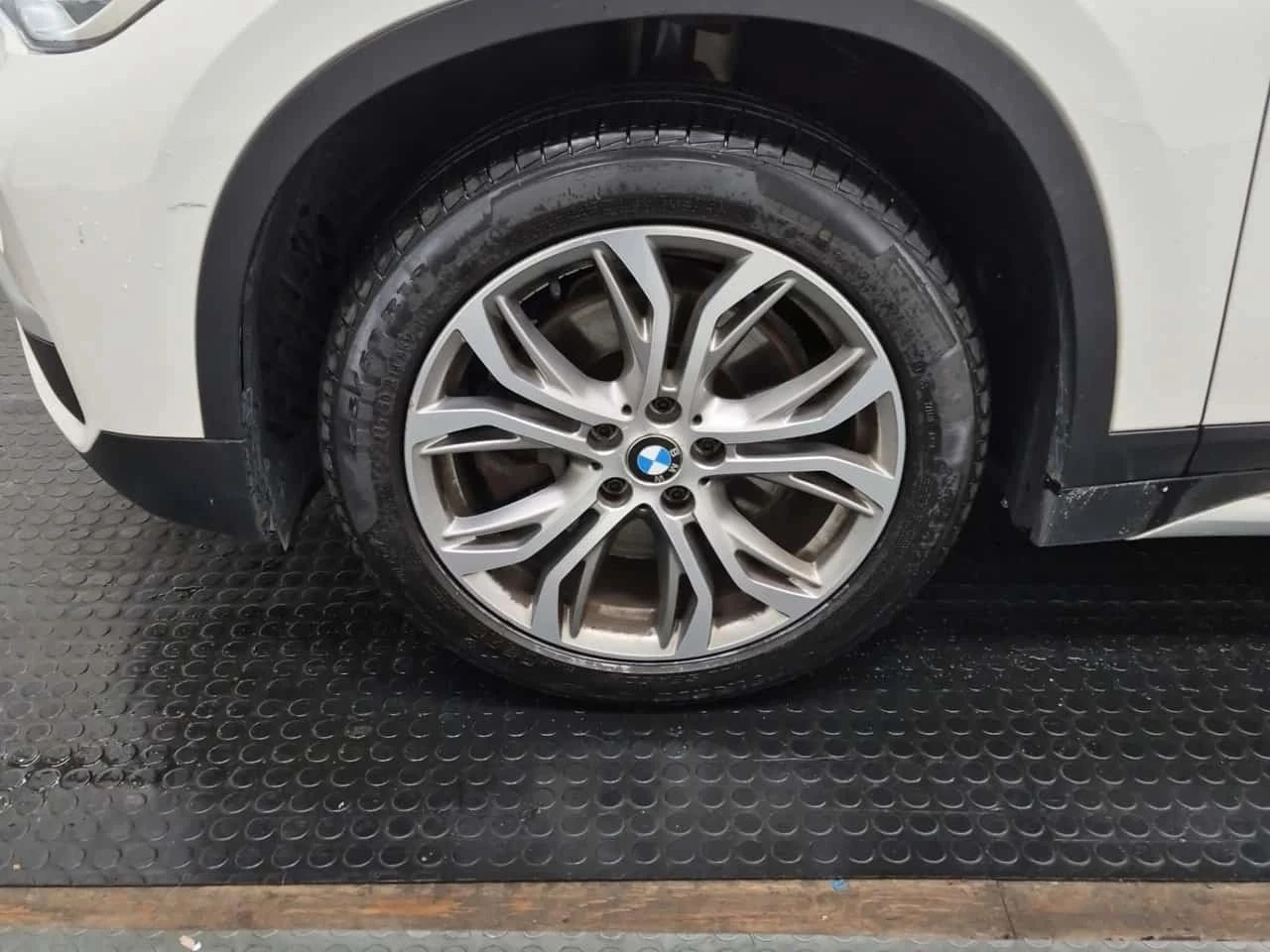 BMW X1, снимка 4 - Автомобили и джипове - 56686103