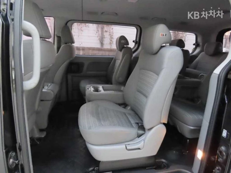 Hyundai H1  2.4 diesel , снимка 8 - Бусове и автобуси - 47457492