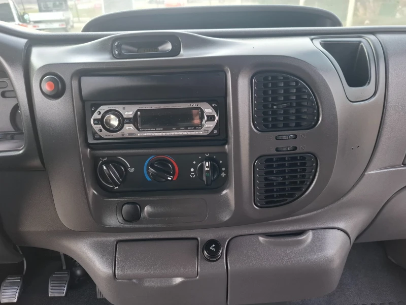 Ford Transit 2.4TD/Клима/5+ 1м, снимка 8 - Бусове и автобуси - 53410095