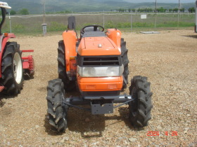 Трактор Kubota СКАЙТРАК, снимка 2 - Селскостопанска техника - 45431976