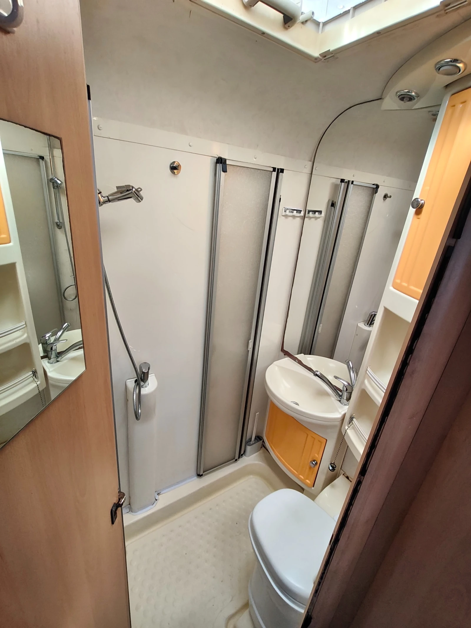 Кемпер Dethleffs Fiat Ducato 2.8TD Swiss, снимка 9 - Каравани и кемпери - 56321168