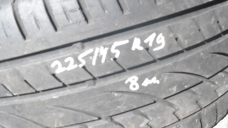 Гуми Зимни 225/45R19, снимка 1 - Гуми и джанти - 22757418