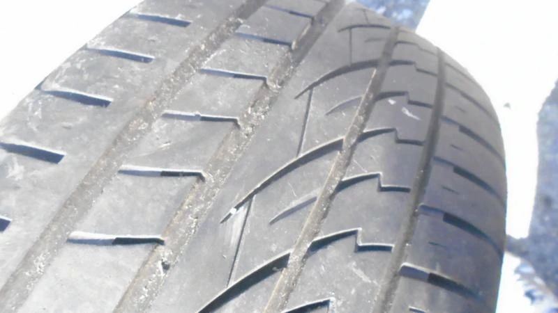 Гуми Зимни 225/45R19, снимка 3 - Гуми и джанти - 22757418