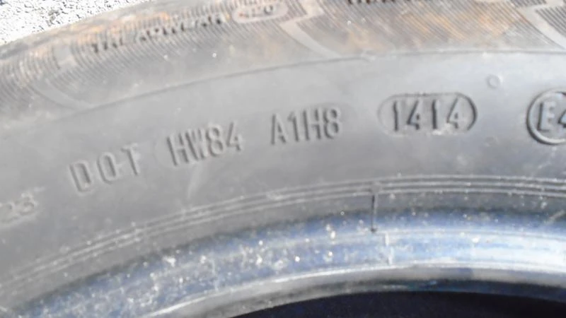 Гуми Зимни 225/45R19, снимка 8 - Гуми и джанти - 22757418