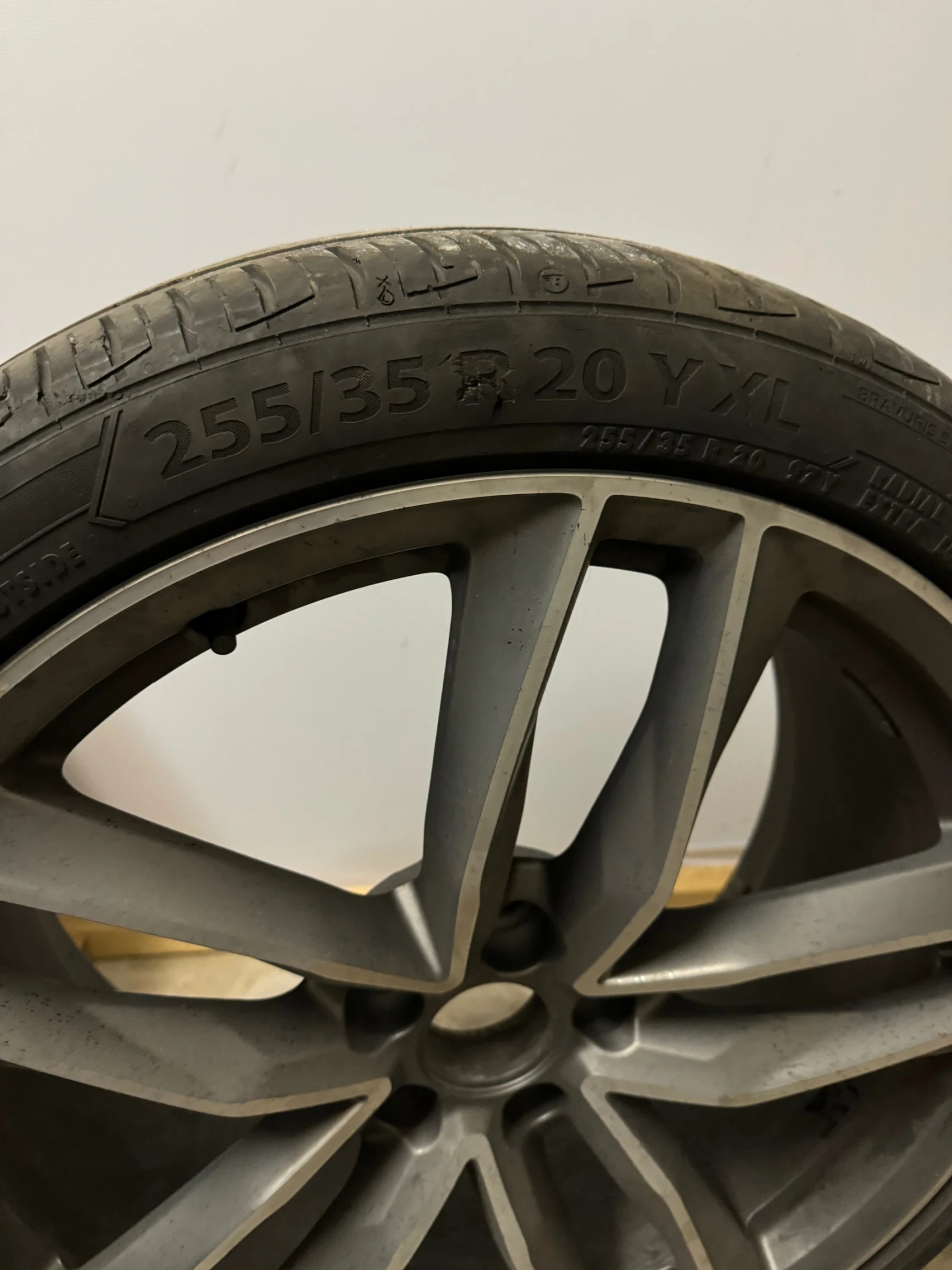 Гуми с джанти Barum 225/35R20, снимка 2 - Гуми и джанти - 56161187
