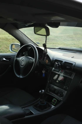 Mercedes-Benz C 200, снимка 10