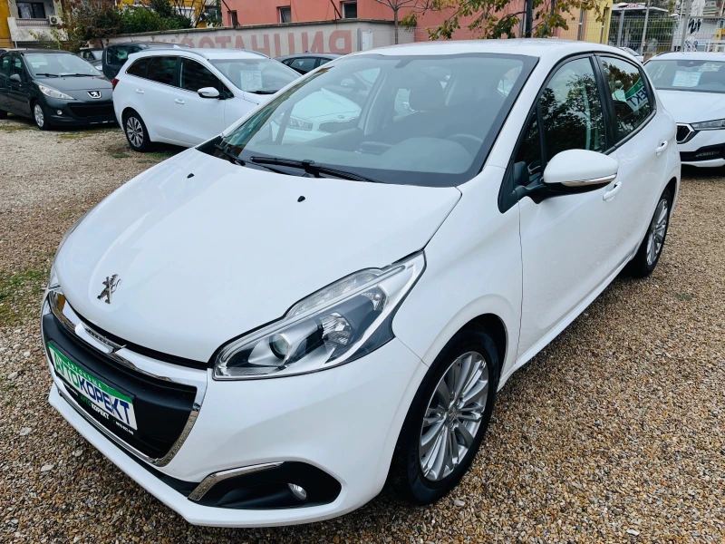 Peugeot 208 1.2i КАТО НОВА, снимка 1 - Автомобили и джипове - 48027808