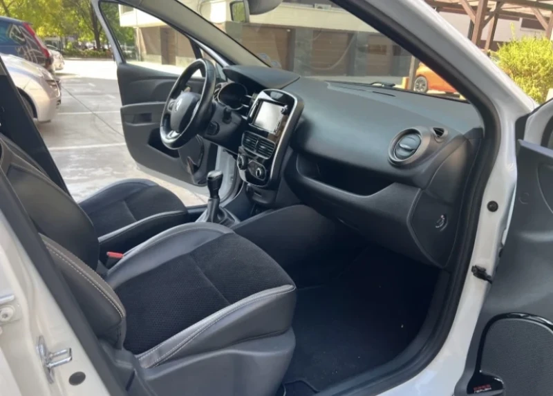 Renault Clio, снимка 10 - Автомобили и джипове - 51392912