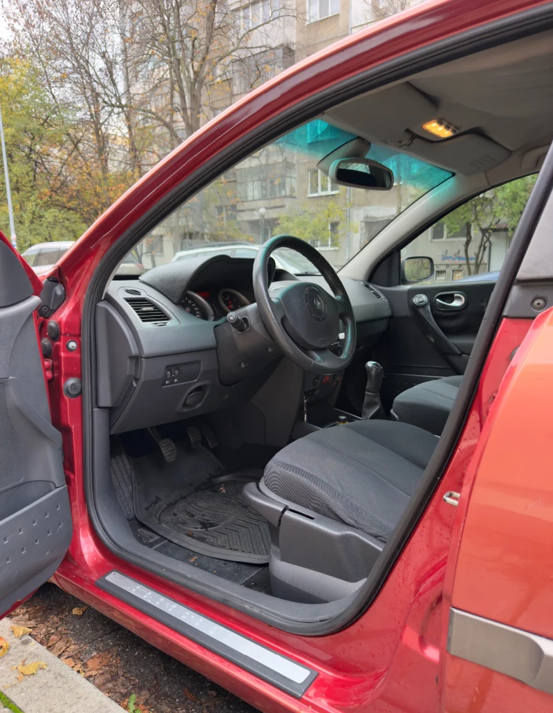Renault Megane 1.5 DCI, снимка 3 - Автомобили и джипове - 52351407