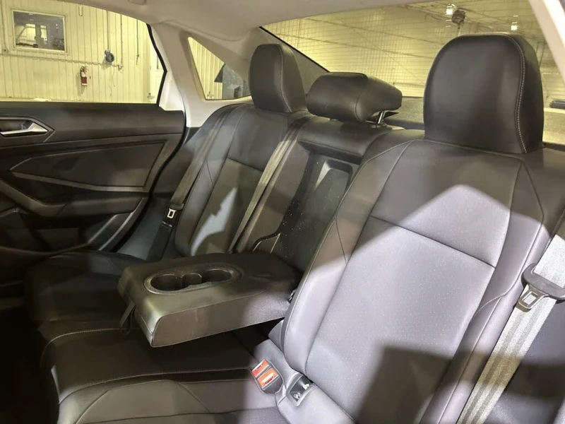 VW Jetta Volkswagen Jetta Highlin* АвтоКредит* (ЦЕНА ДО БГ), снимка 13 - Автомобили и джипове - 53435865