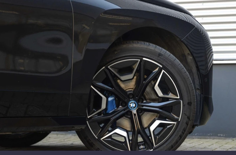 BMW iX 40, M Paket, X drive, Dual motor - 94900 лв. - 17750351 | Car24.bg