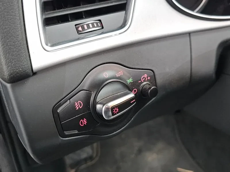 Audi A4 2.0 TDI Dynamic B8, снимка 17 - Автомобили и джипове - 53267379