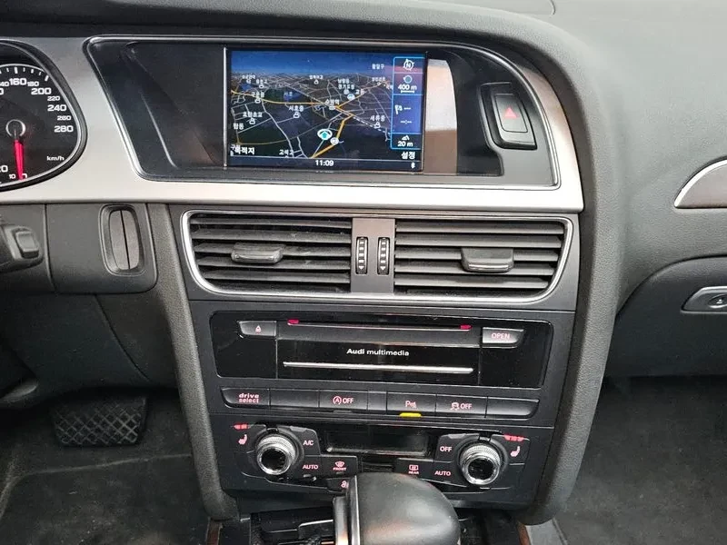 Audi A4 2.0 TDI Dynamic B8, снимка 14 - Автомобили и джипове - 53267379