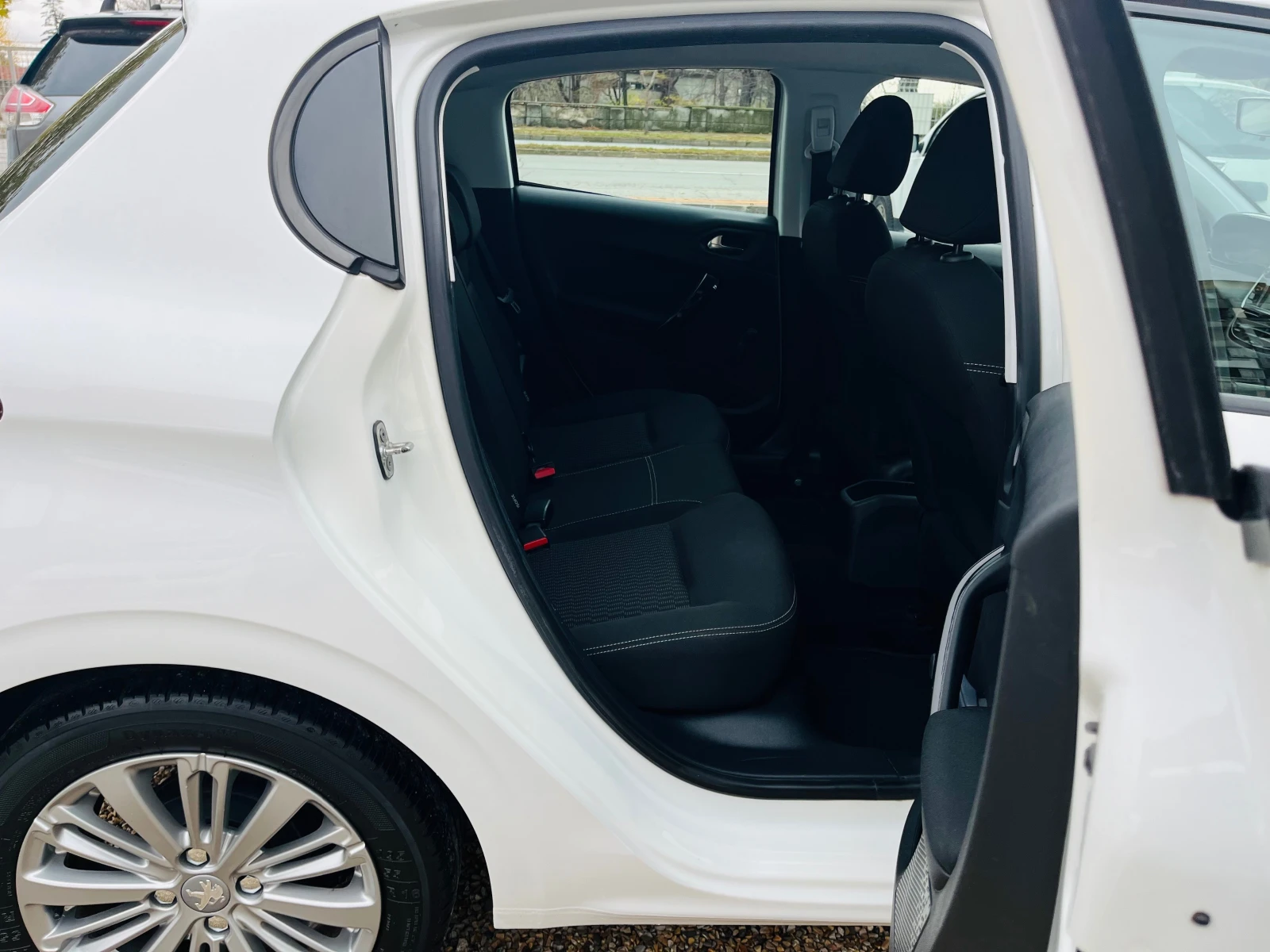Peugeot 208 1.2i КАТО НОВА | Mobile.bg — изображение 14