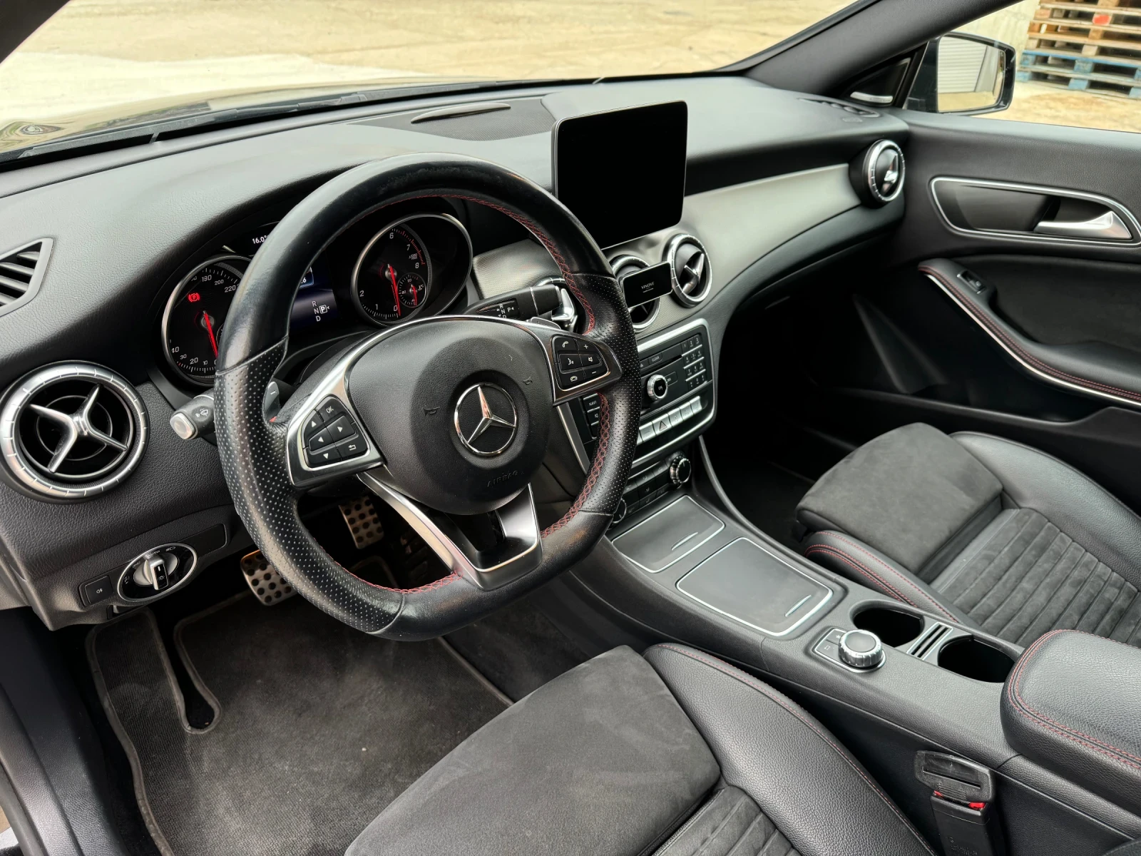 Mercedes-Benz CLA 250  - изображение 9