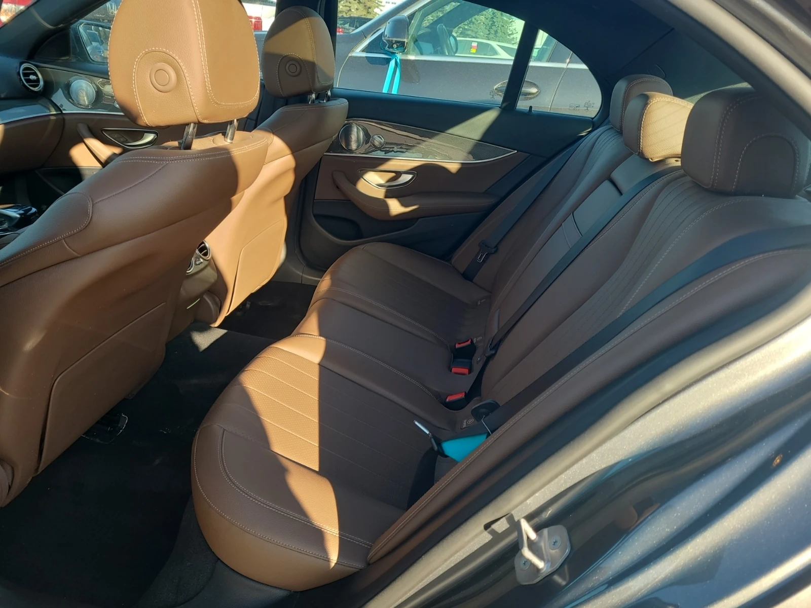 Mercedes-Benz E 300 * CARFAX* ОПЦИЯ ЗА ФИНАНСИРАНЕ*  - изображение 9