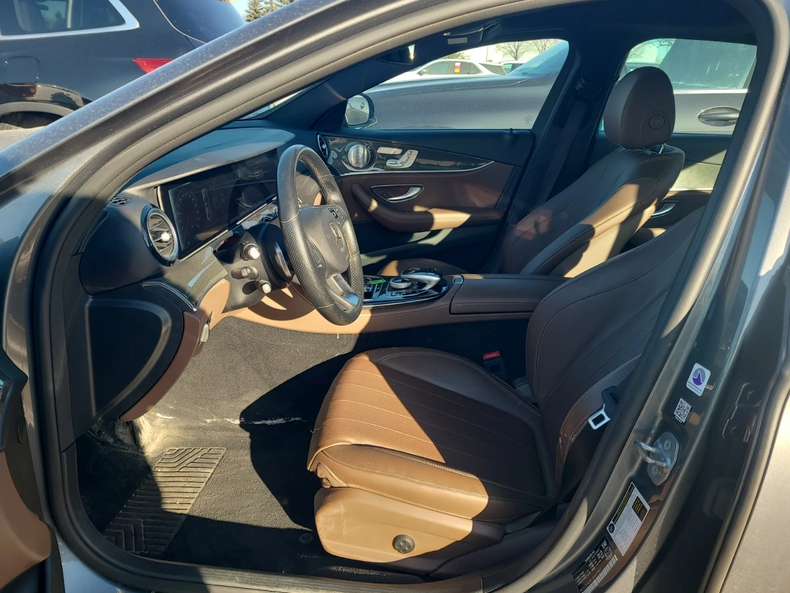 Mercedes-Benz E 300 * CARFAX* ОПЦИЯ ЗА ФИНАНСИРАНЕ*  - изображение 5