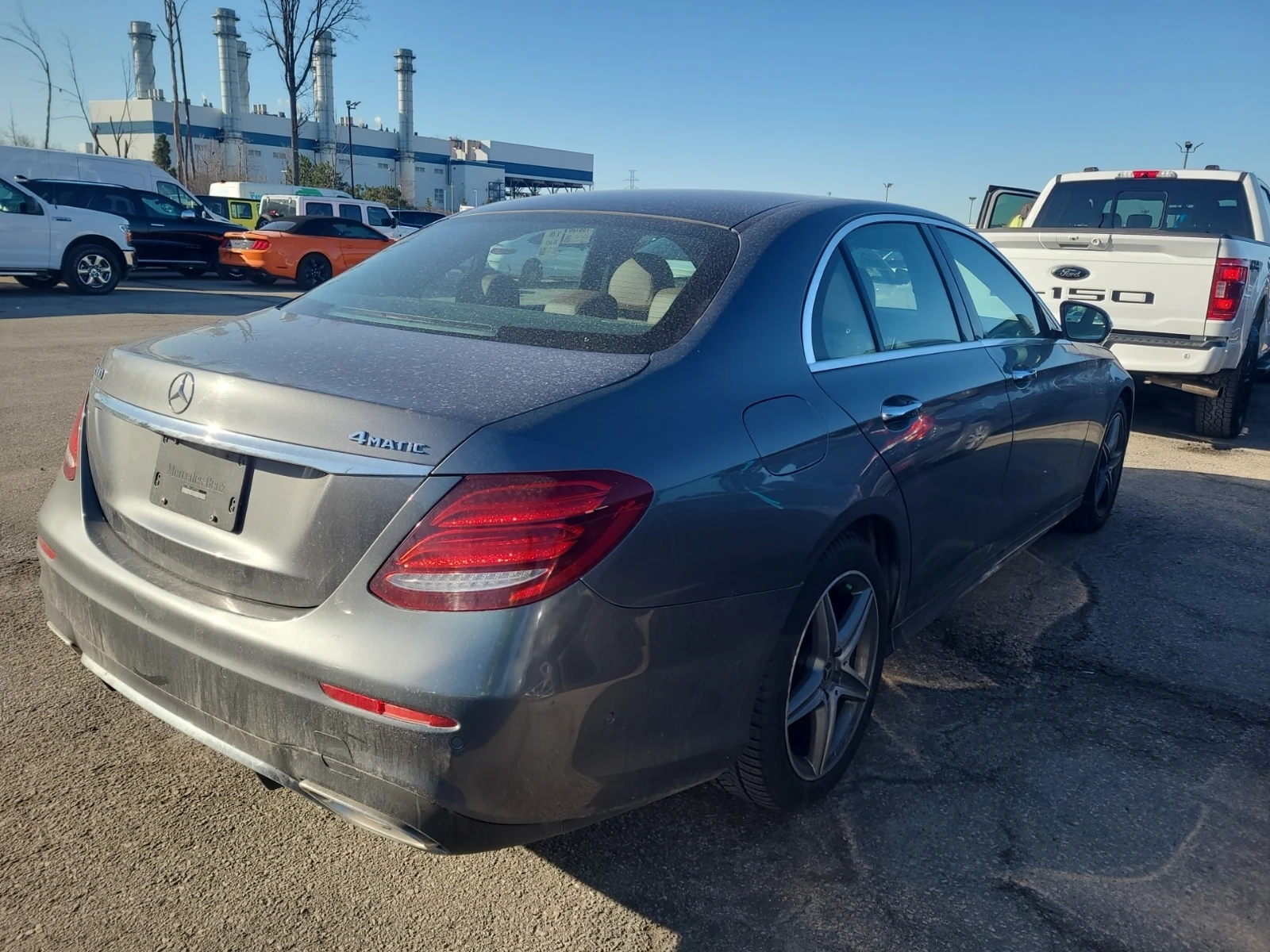 Mercedes-Benz E 300 * CARFAX* ОПЦИЯ ЗА ФИНАНСИРАНЕ*  - изображение 4