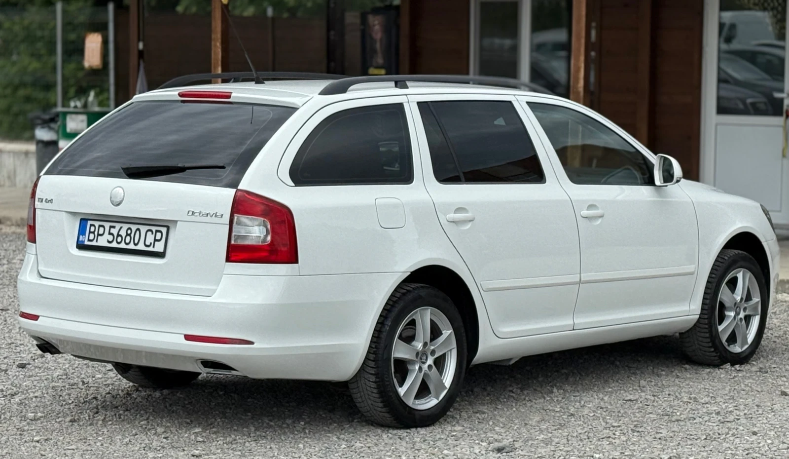 Skoda Octavia 1.6TDi 105кс * 4х4* * Климатроник*  - изображение 6